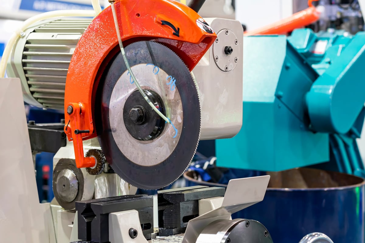 Close up accuracy and precision electric circular saw machine for metal cutting with depth few in industrial work